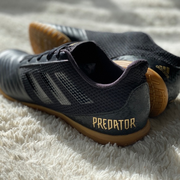 Mens size 11.5 Adidas indoor soccer shoes - Picture 1 of 5